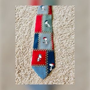 Peanuts tie